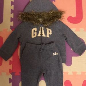Gap sweatsuit